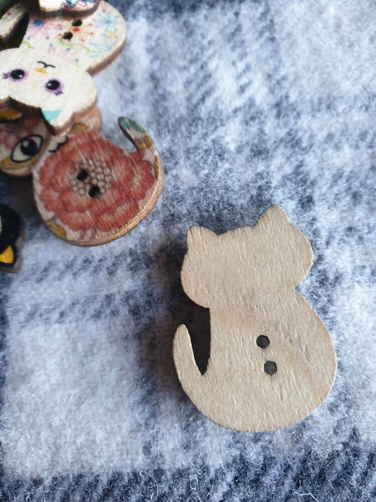 Sewing Large Craft Buttons 30mm Mixed Novelty Cat Wooden 10pcs