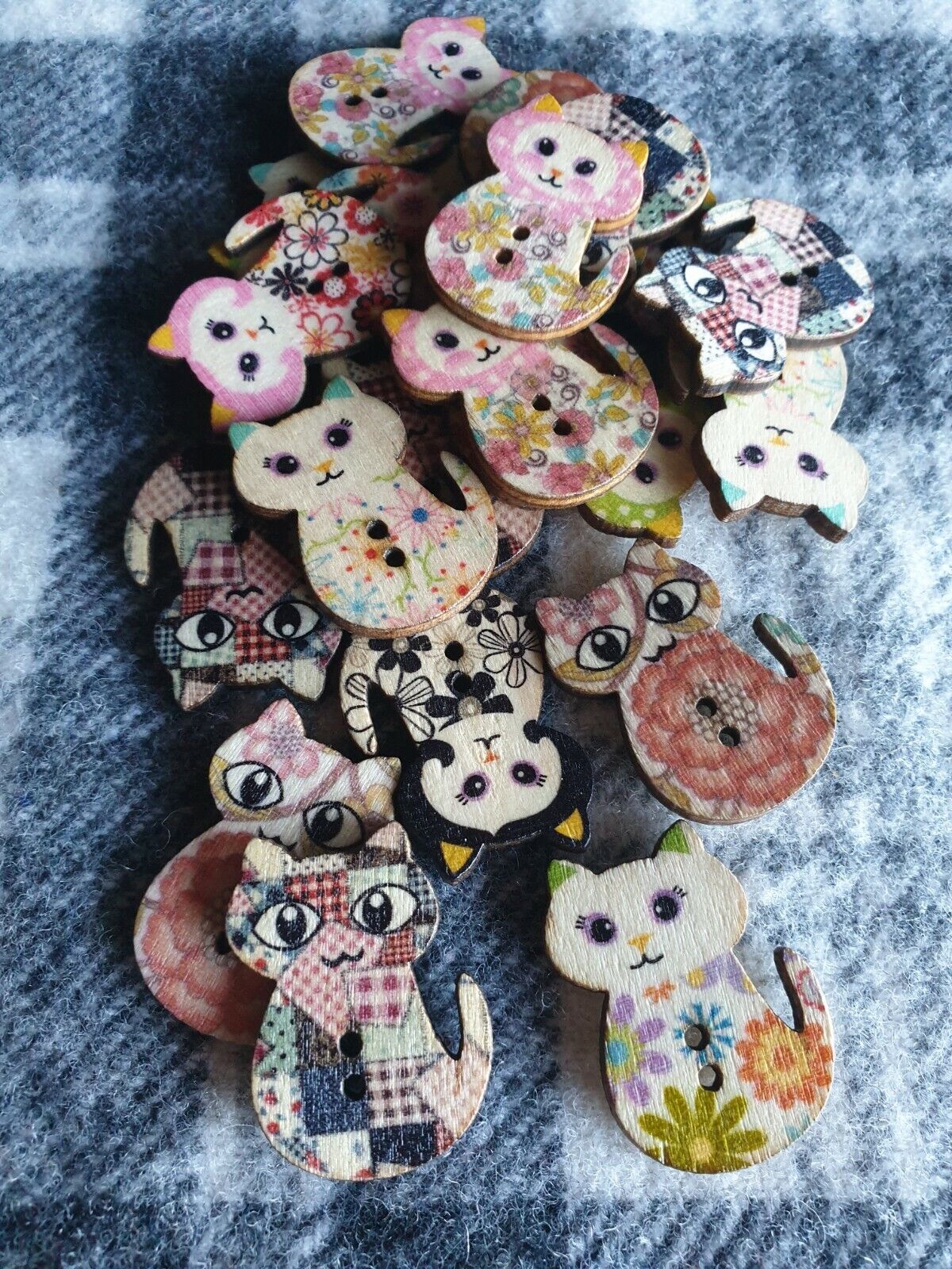 Sewing Large Craft Buttons 30mm Mixed Novelty Cat Wooden 10pcs